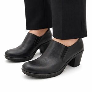 Size 8.5 B.O.C Women’s Leather Slip On Heels Comfort Shoes Black Ankle Bootie